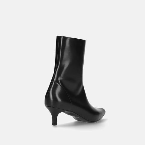 35% OFF: 2023AW: Pointed toe short boots (5736) Black