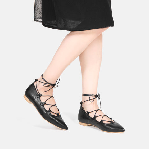 50%OFF：レースアップ ポインテッドトゥ フラットシューズ（130-16ss2）ブラック/mamian（マミアン）