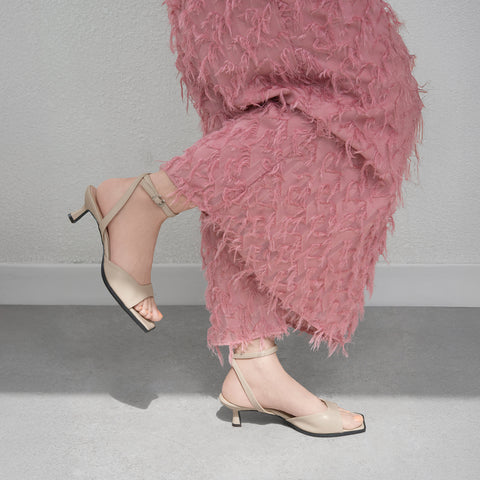 30%OFF：2025SS：ワイドスクエアトゥ サンダル（m50013）グレージュ/mamian（マミアン）