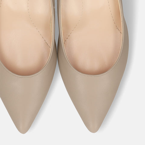 2025AW：iCoN COLORS：ポインテッドトゥ スムース パンプス（C57173）グレージュ/mamian（マミアン）