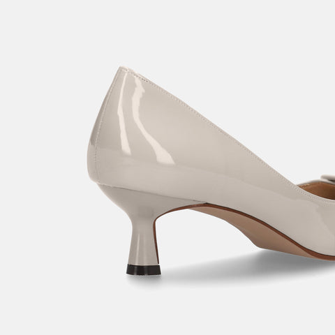 予約：2026SS：オーバルパーツ付き パンプス（m45022）ニュアンスグレーE